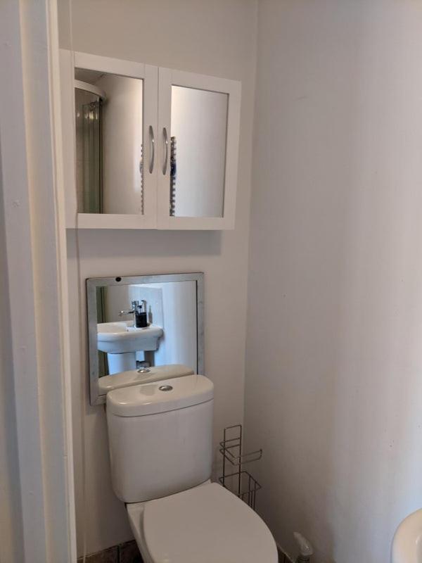 Central And Peaceful Room With Your Own Bathroom لندن المظهر الخارجي الصورة
