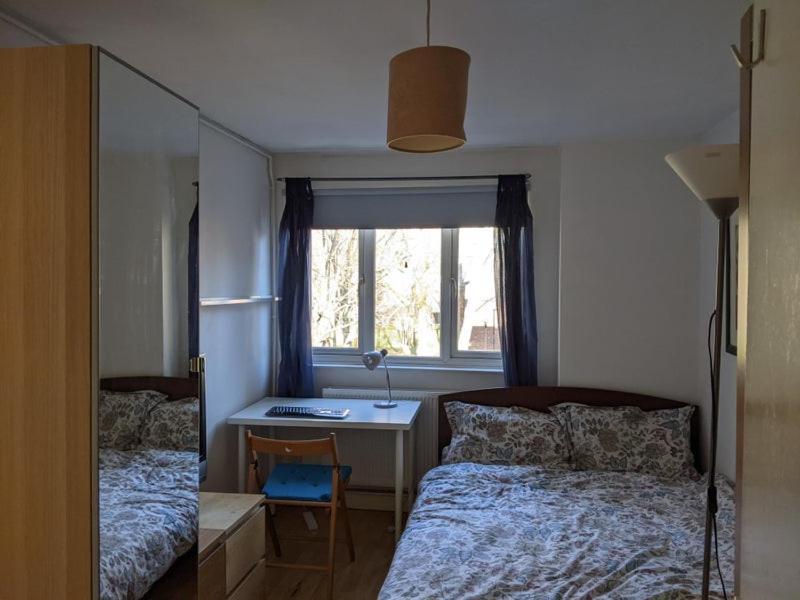Central And Peaceful Room With Your Own Bathroom لندن المظهر الخارجي الصورة
