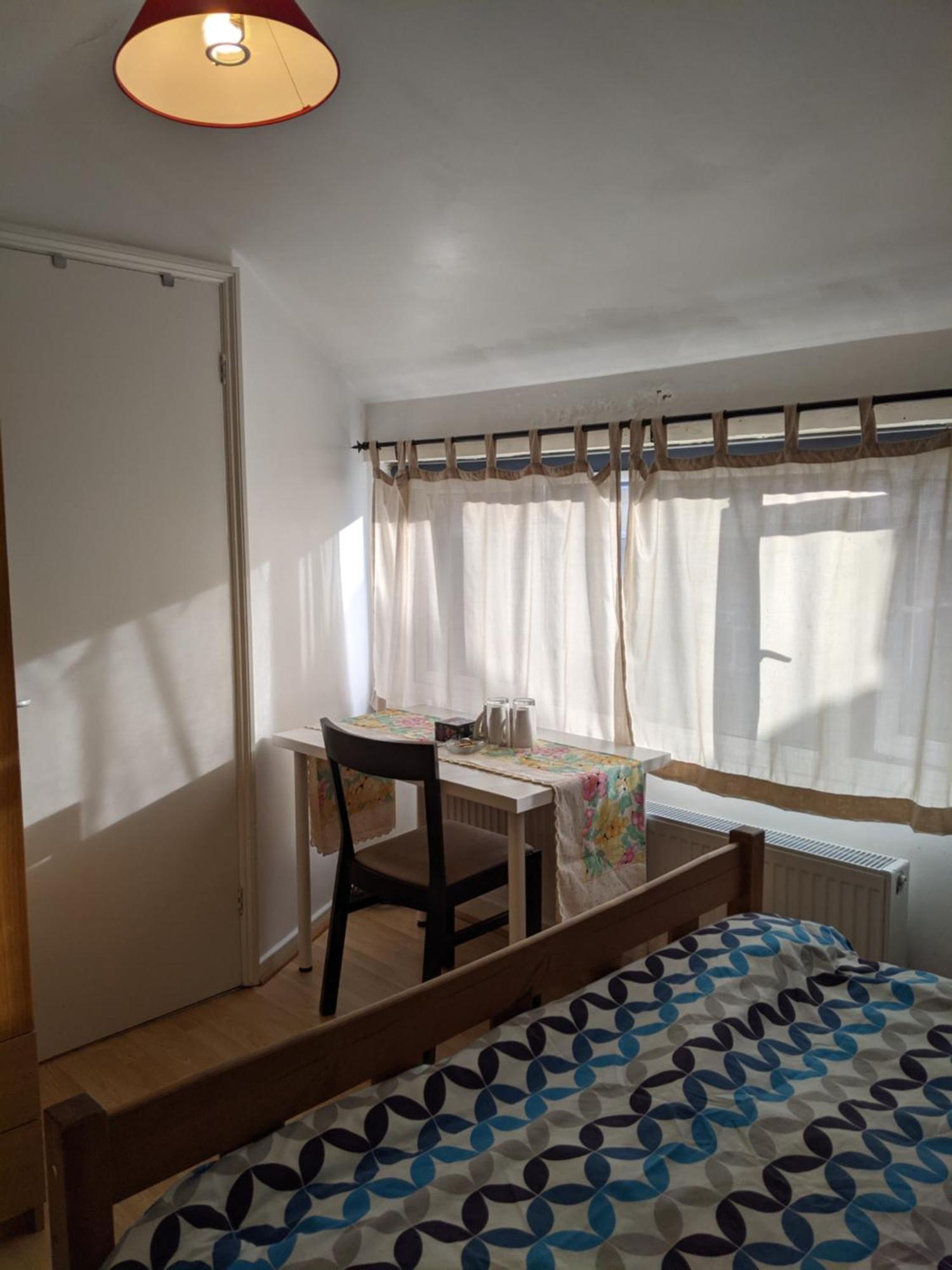 Central And Peaceful Room With Your Own Bathroom لندن المظهر الخارجي الصورة